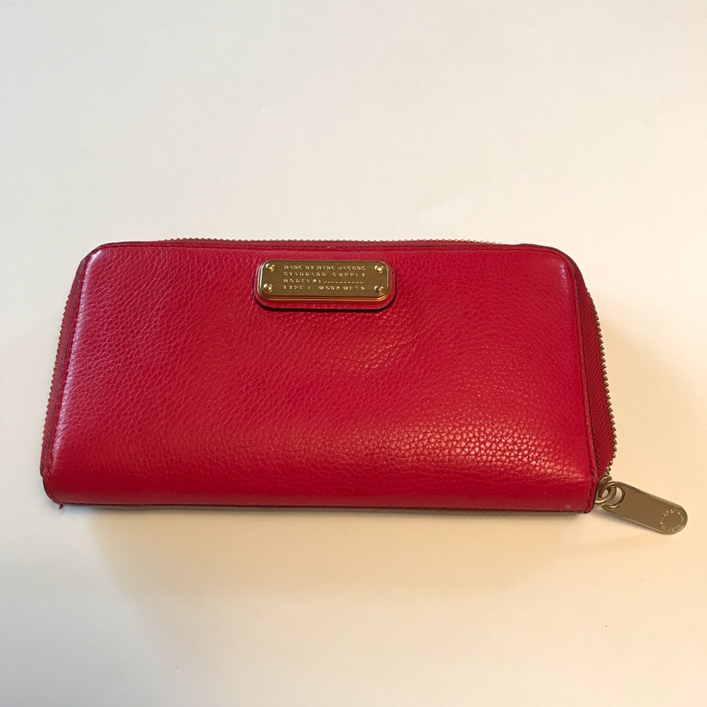 Marc by Marc Jacobs Red New Q Vertical Zippy